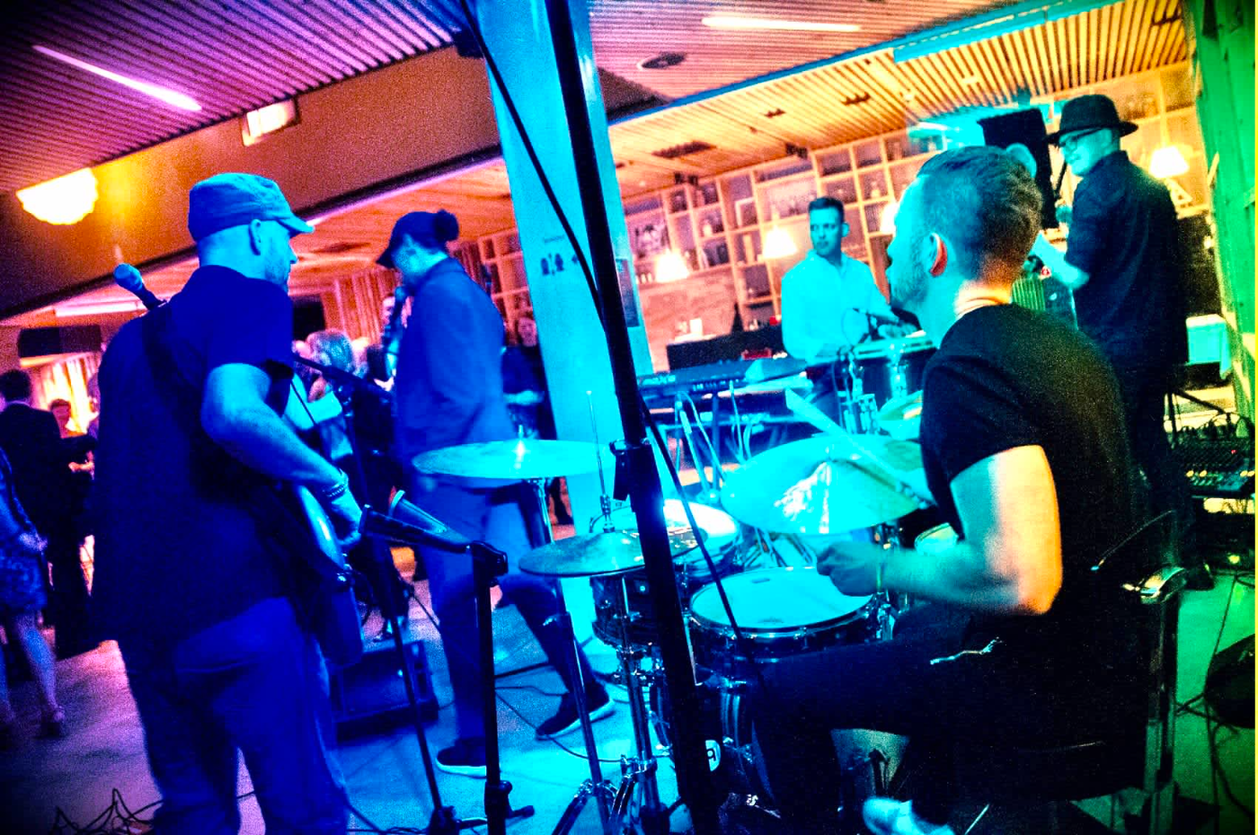 Soulman Group liveband med trommer, bas, keyboard og vokal